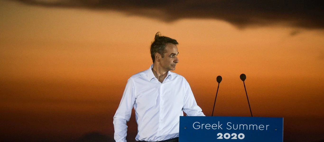 Η κυβέρνηση καταργεί την καραντίνα στους τουρίστες ενώ παραμένουν οι απαγορεύσεις για τους Έλληνες